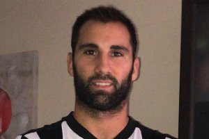 Pito Camacho con la camiseta de la Balompédica Linense.