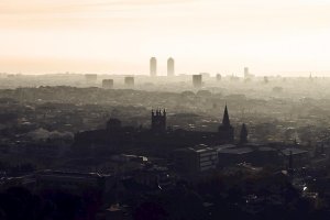 Capitales como Barcelona o Madrid han visto caer la capa de contaminación.