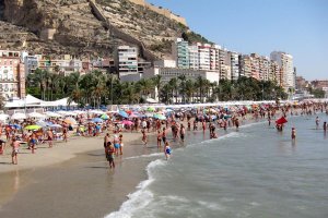 Las playas ya no podrán verse tan concurridas como en la foto.