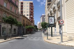 Termómetro urbano en Puerta Purchena marcando 39 grados el lunes