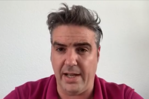 Manuel Jesús Flores, durante el vídeo.