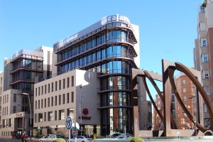 Sede de Cajamar en la plaza Juan del Águila Molina