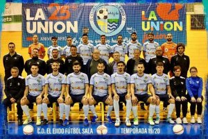 La plantilla del CD El Ejido proclamado campeón.