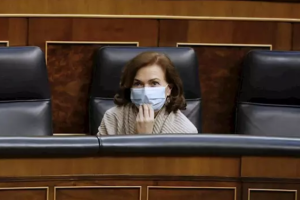 Carmen Calvo volvió este miércoles al Pleno del Congreso por primera vez desde que contrajo la enfermedad.