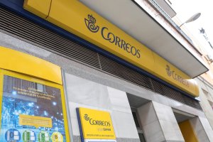 Correos amplía el horario de sus oficinas.