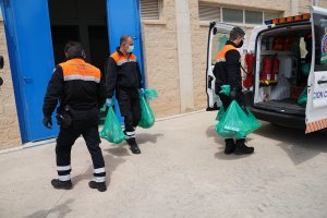 Reparto de alimentos en el municipio.