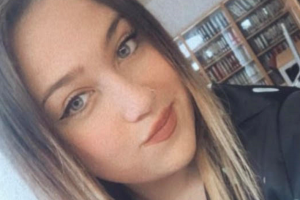 La roquetera África Fernández ha publicado su primera obra literaria.