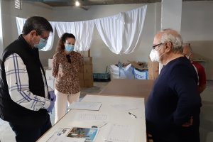 Visita del alcalde de Adra a Cáritas.