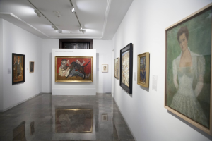 Sala del Museo de Arte Doña Pakyta, en la Plaza Circular.