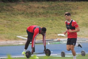 Valentine James y César de la Hoz.