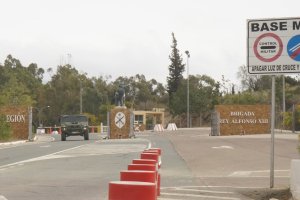 Acceso a la base Álvarez de Sotomayor en el inicio del confinamiento.