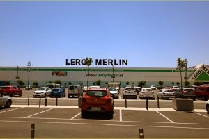 Los centros comerciales han vuelto a abrir a través de sus establecimientos de fuera.