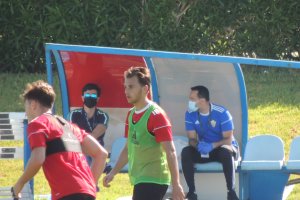 Mario Silva siguiendo el entrenamiento.