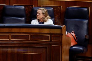 La ministra de Economía, Nadia Calviño, en el Congreso.