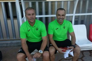 Sebas López (izquierda), y Gabi Belmonte en el banquillo del Pulpileño.
