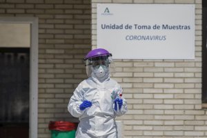 Los casos detectados en Almería en 14 días han sido 121.