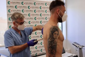 El ex del Almería José Ángel Jurado, pasando las pruebas médicas.