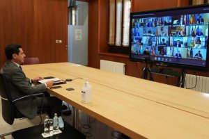 Moreno se queja ante el daño turístico a Andalucía y pide que se cuente con las CCAA.