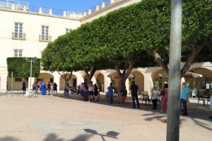 Colas a las puertas de la oficina de Recursos Demográficos