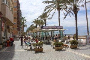 Una de las cafeterías del Paseo Marítimo de Almería.
