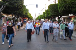 Manifestación taurina bajando el Paseo de Almería.