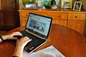 Numerosas usuarias aseguran que tendrán que renunciar a sus empleos ante la negativa de la empresa para ofrecer el teletrabajo.