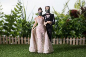 Las bodas podrán celebrarse con hasta 150 personas al aire libre y 75 en espacios cerrados en la fase 3.