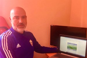 Miguel Compán sigue trabajando desde casa.