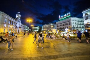 La Puerta del Sol de Madrid recupera su vida estos días.