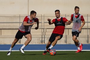 La plantilla rojiblanca trabajará al completo este lunes.