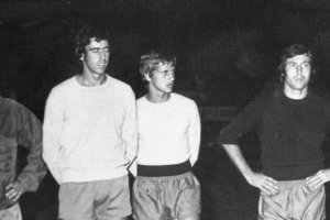 Ufarte, el más alto del grupo, acompañado de Cayuela, Koscis y Alfonsín.