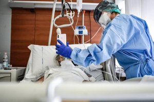 34 pacientes se encuentran en UCI.