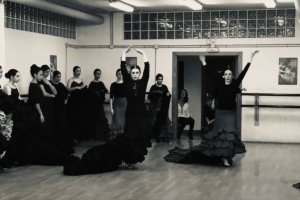 Alumnas del Conservatorio de Danza durante los ensayos con Daniel Doña.
