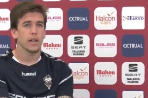 Álvaro Jiménez en la sala de prensa del Carlos Belmonte.