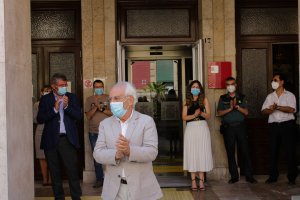 Con una cerrada ovación concluyó los diez días de luto en la Subdelegación de Gobierno.