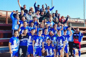 La familia del Carboneras Atlético en el Complejo Juanjo Morales, en El Zapillo.