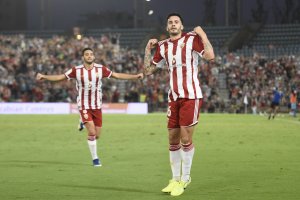 Lazo celebrando un gol en el Mediterráneo.