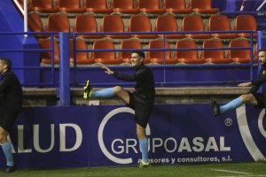 Ortiz Arias calentando con su equipo en el Extremadura-Almería.