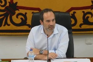 El alcalde durante el Pleno celebrado este viernes.