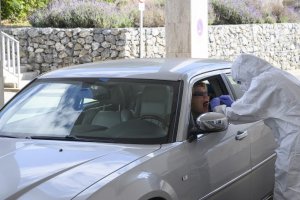 Toma de muestras en la Bola Azul de Almería.