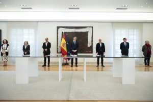 El Gobierno y agentes sociales en una imagen de archivo.