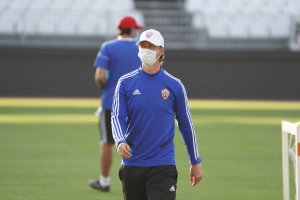 Guti, en la banda del Estadio de los Juegos Mediterráneos.