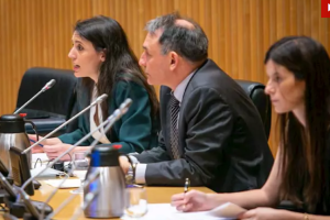 PP y VOX critican duramente la intervención de la ministra en la Comisón.