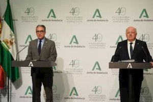 Elías Bendodo y Jesús Aguirre. Foto: imagen de archivo/Junta de Andalucía