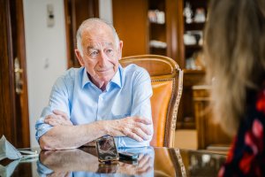 Gabriel Amat, en su despacho de Alcaldía durante la entrevista