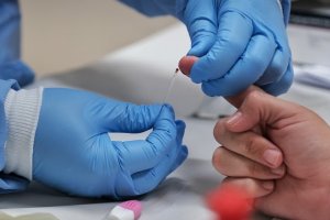 En total hay 12.916 casos confirmados por PCR en Andalucía.