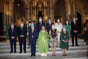 El hermano mayor, consiliario y Junta de Gobierno de la Hermandad de Estudiantes.