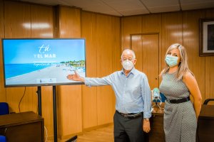 El alcalde, Gabriel Amat, confiesa que las reservas hoteleras son más positivas de lo que se esperaba.