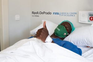 El jugador muestra su aprobación tras la intervención.