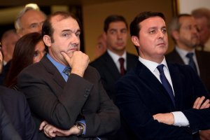 Enrique Iznaola, junto a Javier Aureliano García.